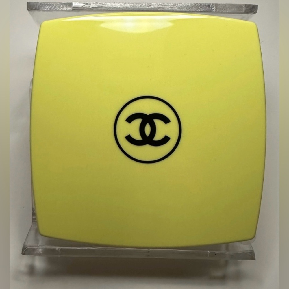 Chanel Yellow Duo Mirror Double Facettes Compact w/ Black Logo NEW in Box SALE - Picture 2 of 8